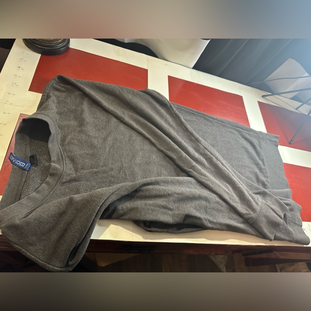 Men's Gray sweatshirt